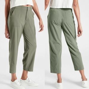 Athleta Tribeca Utility Crop Laurel Olive Sz 2 Athleisure Outdoor Travel Sporty